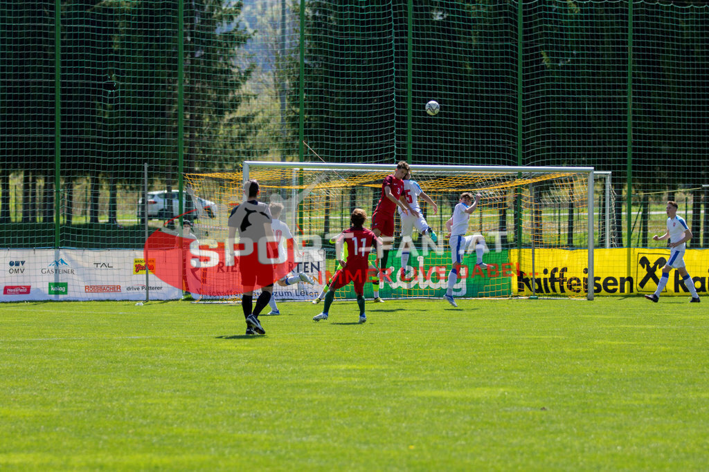 Portugal  U15 -Czech Republic U15 | Torszene ; Portugal  U15 -Czech Republic U15 am 29.04.2022 in Arnoldstein
(Sportplatz), AUSTRIA, (Photo by Ernst Krawagner sport-fan.at) - Realisiert mit Pictrs.com