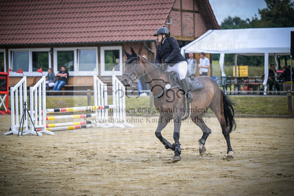 DOS_9709 | Entdecke hochwertige Reitturnierfotos von Foto Oger. Professionell, emotional und authentisch – jetzt Lieblingsmomente im Shop bestellen.Deutschlandweite Turnierfotografie. - Realisiert mit Pictrs.com