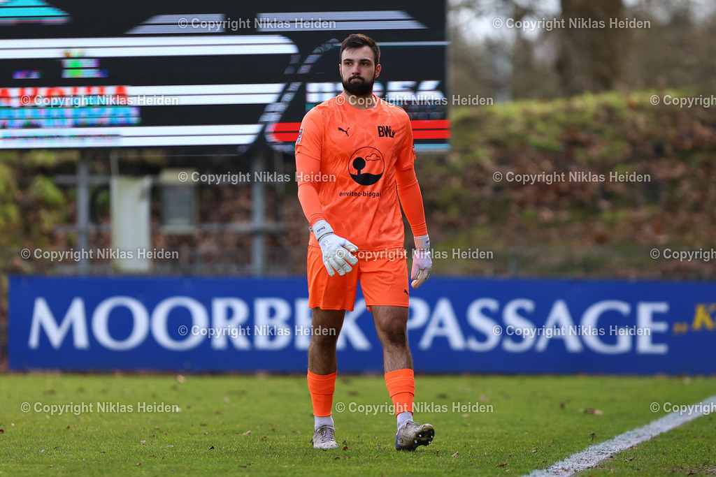 NH_FCStPauliU23_BWLohne_RegionalligaNord_01032026 | #1 Marko Dedovic (Blau-Weiß Lohne) flog nach nicht einmal einer Minute vom Platz.Fußball I Herren I Regionalliga Nord I Saison 2025-2026 I 24. Spieltag I FC St. Pauli U23 - Blau-Weiß Lohne I 01.03.2026 I Edmund-Plambeck-Stadion
