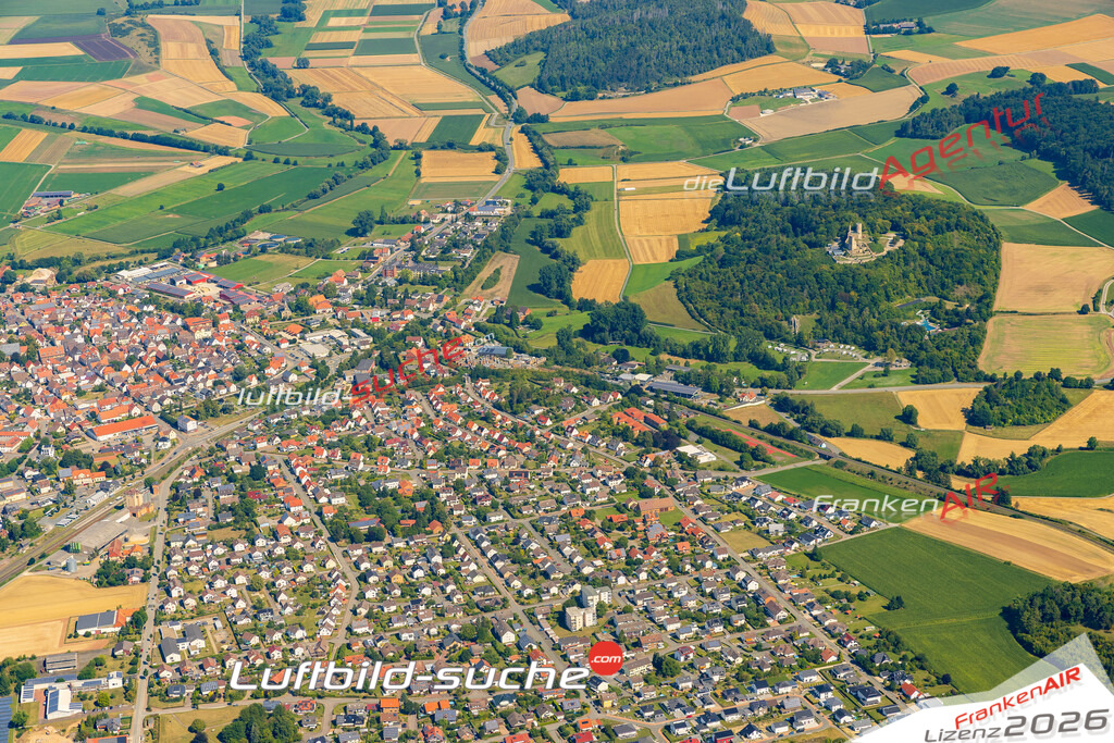 Stadt Volkmarsen von Oben- Die Luftaufnahme wurde 2025 vom UL-Flugzeug heraus erstellt ( keine Drohnenaufnahme ) - Hochauflösende Luftaufnahme - für Wandbilder und großformatige Ausdrucke geeignet. Das besondere Geschenk!Hier alle&nbsp;Infos zur Lizenzierung der LuftaufnahmeWir fliegen auch dieses Jahr wieder in Ihre Region um Luftbilder zu erstellen.- Luftbild anfragen
