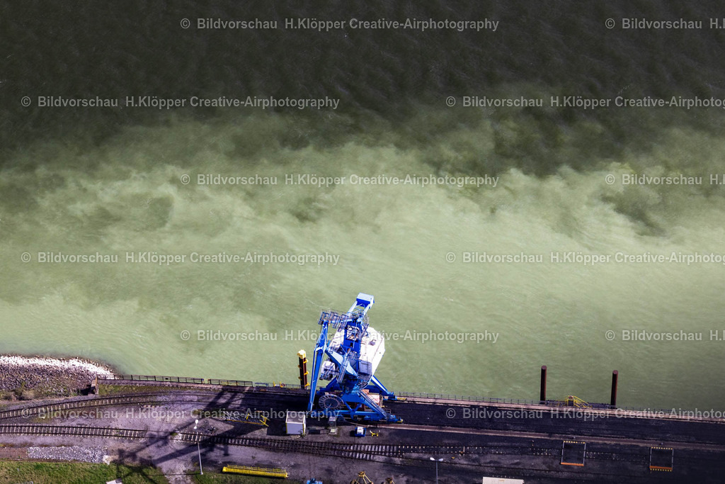 Luftbilder Rheinberg-1009 | Luftbildfotografie Belade- Verladestation für Kohle und Schüttgüter im Hafenbereich in Rheinberg im Bundesland Nordrhein-Westfalen, Deutschland - Realisiert mit Pictrs.com