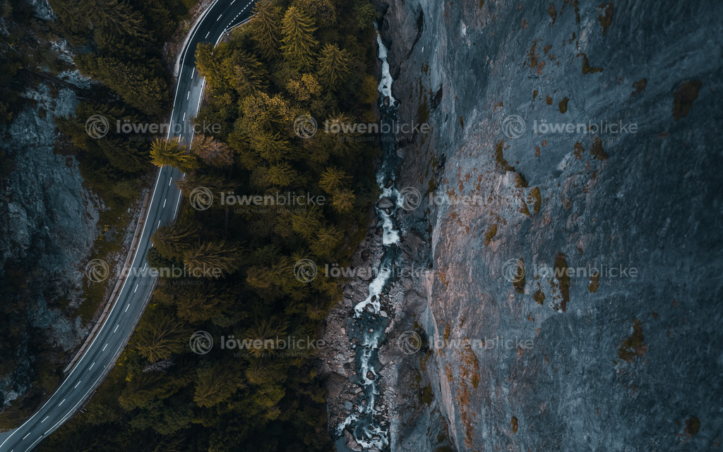 Vamala Schlucht in der Schweiz bei Wolken | löwenblicke | shop