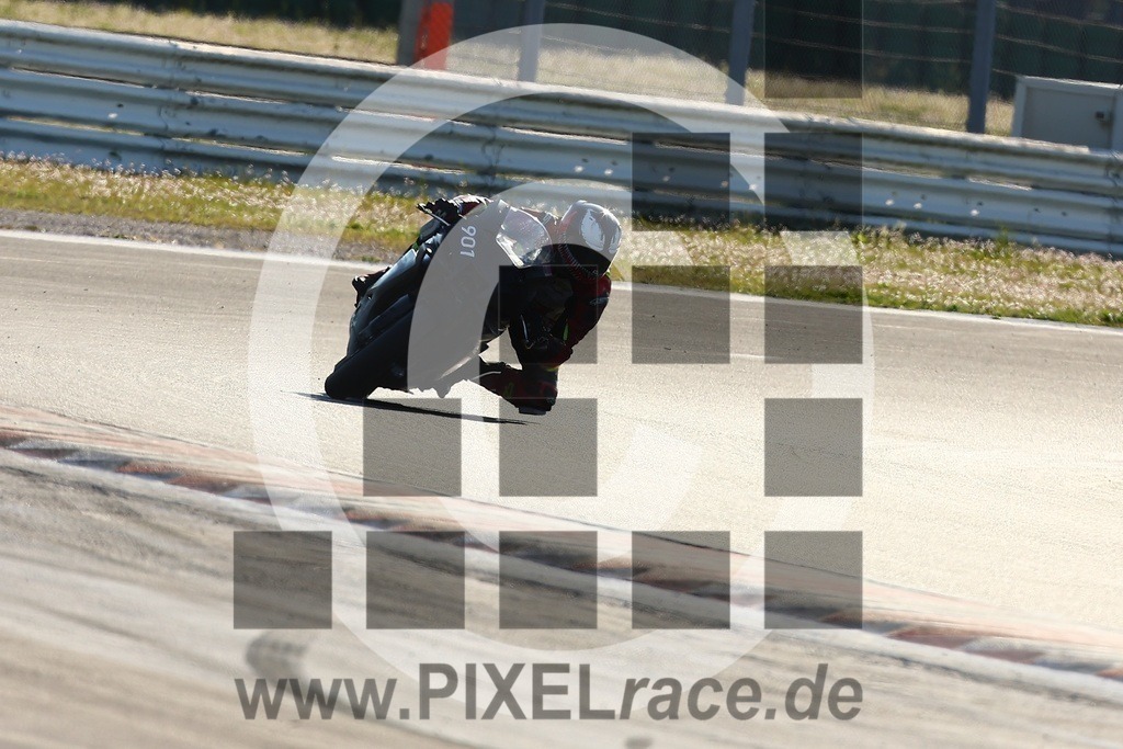 0901-20260403_06136 | Schöne Erinnerungen an spannende Momente - das festzuhalten ist unser Job. PIXELrace.de ist seit 2003 auf den Rennstrecken Europas unterwegs um die Action draußen beim Fahren und die wunderbare Stimmung imm Fahrerlager für euch einzufangen.