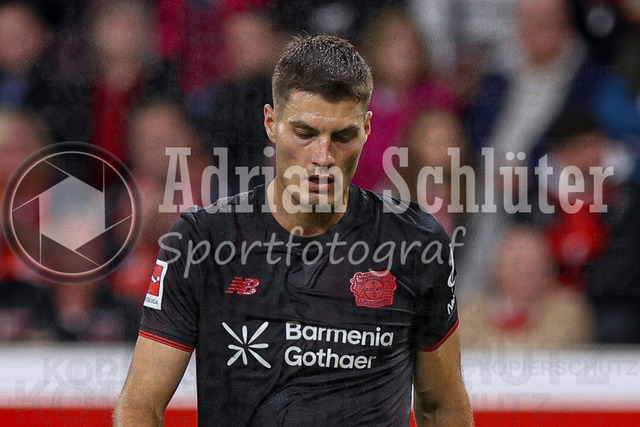 Bayer 04 Leverkusen vs Borussia Mönchengladbach - Bundesliga  | Leverkusen, Deutschland, 21.09.25:   Patrick Schick (Bayer 04 Leverkusen) schaut waehrend des Spiels der Bundesliga zwischen  Bayer 04 Leverkusen vs Borussia Mönchengladbach in der BayArena(Foto von Brauer-Fotoagentur / Adrian Schlueter)