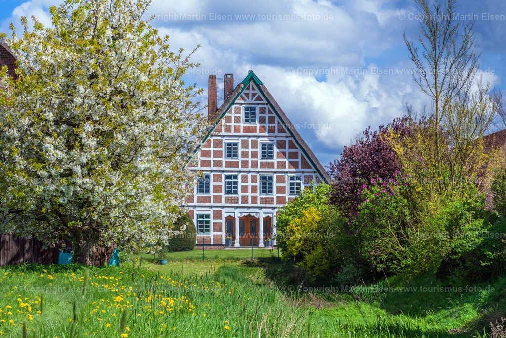 Jork Obst Blüte Fachwerk_ELS_2773170424 | Fotos aus den Touristenorten aus Norddeutschland. - Realisiert mit Pictrs.com
