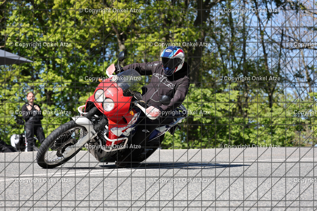 IMG_8992 | Fotograf am Kyffhäuser. Onkel Atze. Kyffhäuser Rennstrecke. Café36. Motorsportfotografie. - Realisiert mit Pictrs.com