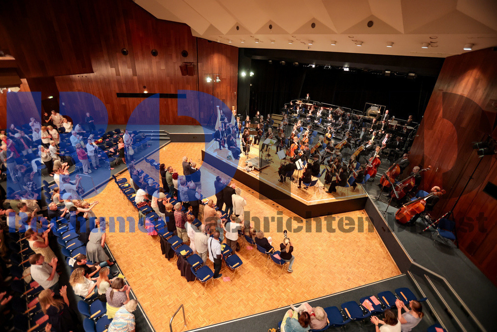 Maerkisches Jugendsinfonieorchester (MJO) {date} -  | {headline}(Foto: Sebastian Sendlak / BOND) - Realisiert mit Pictrs.com