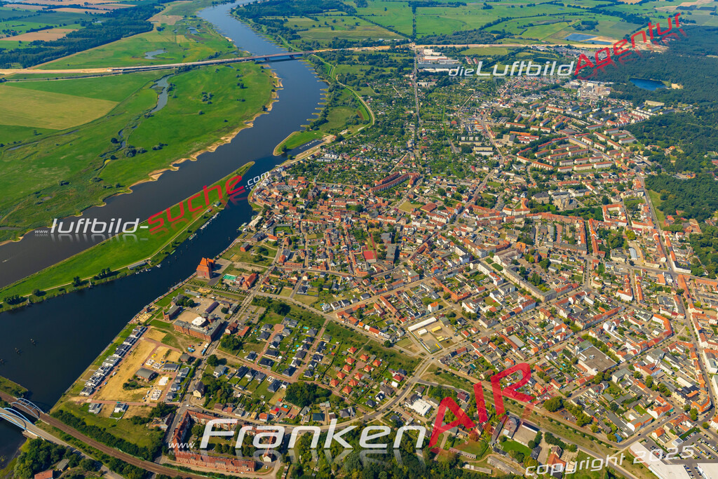 Luftbild Wittenberge - Die Luftaufnahme wurde 2025 vom UL-Flugzeug heraus erstellt ( keine Drohne ) - Hochauflösende Luftaufnahme - für professionelle Ausdrucke geeignet. Die Geschenkidee !Hier alle&nbsp;Infos zur Lizenzierung der LuftaufnahmeWir fliegen auch dieses Jahr wieder in Ihre Region um Luftbilder zu erstellen.- Luftbild anfragen
