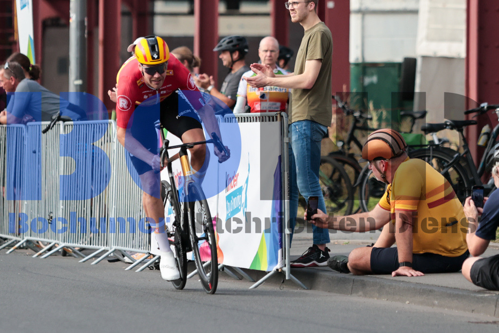 SES_DEUTOU20250820-82 | bond - Realisiert mit Pictrs.com