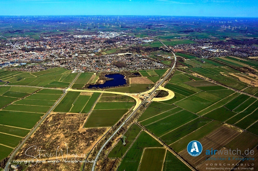 Husum - Westtangente - innerstädtische Umgehungsstraße - Luftbilder | Der Planungsbeginn lag im Jahr 1977, wobei die ersten konkreten Bauarbeiten erst Anfang der 1980er Jahre im Kreuzungsbereich Poggenburgstraße/Zingel/Wilhelmstraße starteten.