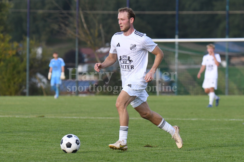 Bezirksliga Ost: SpVgg Ruhmannsfelden : FC Künzing | Alexander Kilger  (SpVgg Ruhmannsfelden) - Realisiert mit Pictrs.com