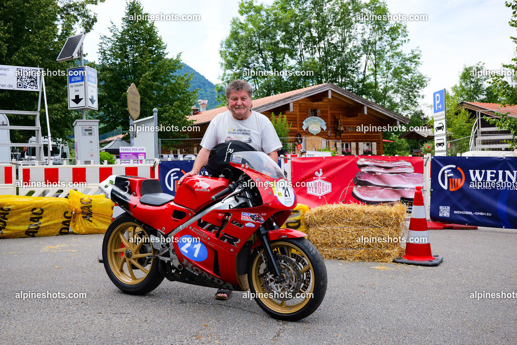 P1014583 | Erleben Sie atemberaubende, hochqualitative Fotos Ihrer Fahrt entlang der malerischen Alpenstraßen. Besuchen Sie alpineshots.com, um professionelle Aufnahmen Ihrer unvergesslichen Reise zu finden und zu kaufen - Realisiert mit Pictrs.com