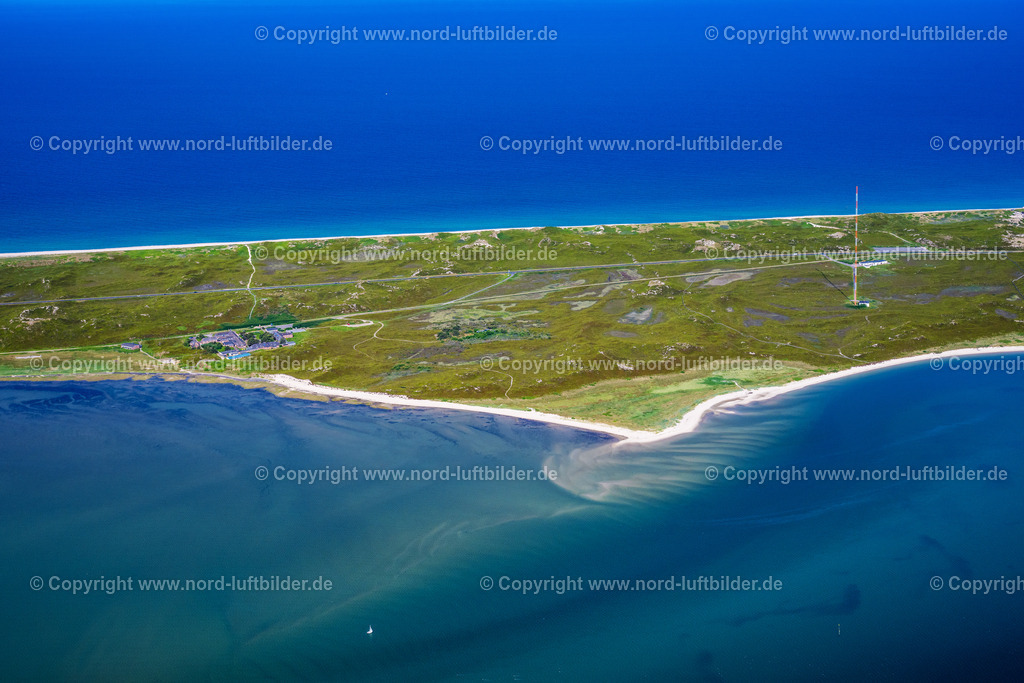 Sylt_Rantum_Antenne_Fernmeldeturm_Loran_C_Station_ELS_3021210625 | SYLT 21.06.2025 Funkturm und Sendeanlage als Grundnetzsender Loran C Station in Sylt im Bundesland Schleswig-Holstein, Deutschland. // Funkturm and transmission system as basic network transmitter Loran C Station in Sylt in the state Schleswig-Holstein, Germany. Foto: Martin Elsen