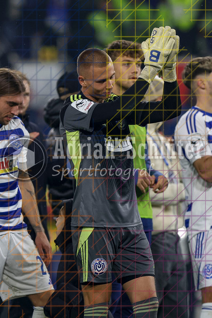 MSV Duisburg vs Rot-Weiss Essen - 3. Liga | Duisburg, Deutschland, 26.10.25:   Maximilian Braune (MSV Duisburg) gestikuliert, Gestik waehrend des Spiels der 3. Liga MSV Duisburg vs Rot-Weiss Essen in der schauinsland-reisen-arena(Foto von Brauer-Fotoagentur / Adrian Schlueter)
