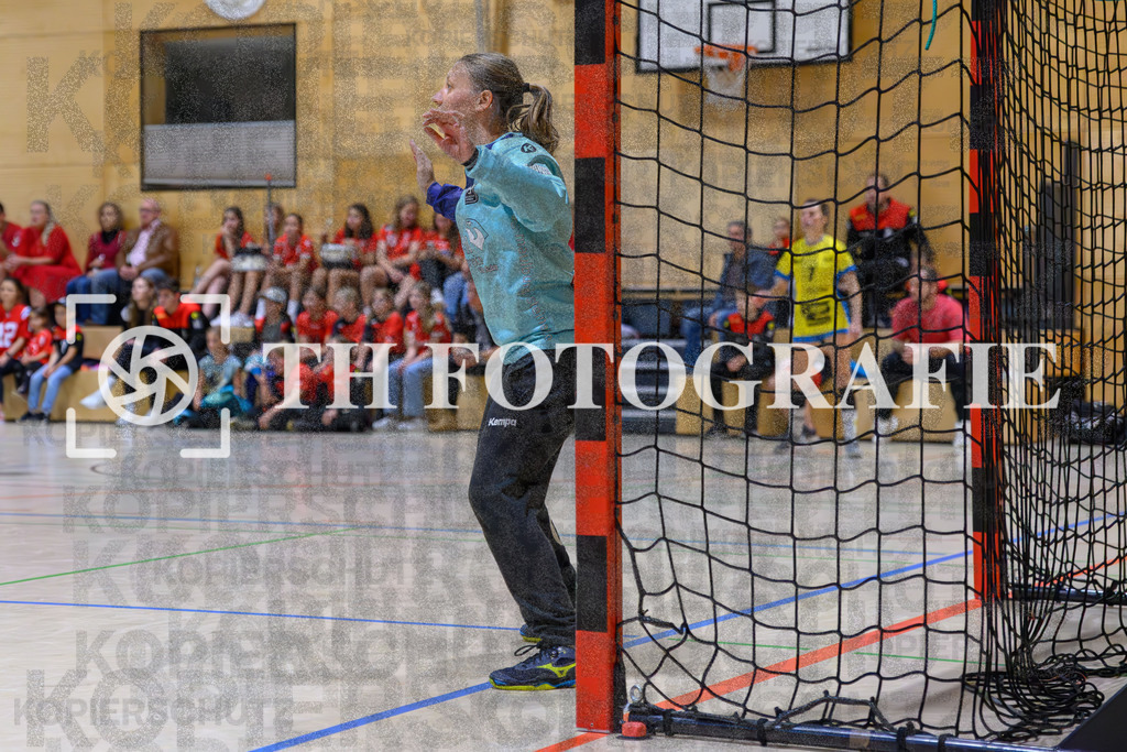GER, SG Maulburg/Steinen - SV Allensbach 2, Handball, Suedbadenliga, 2. Spieltag, Saison 2023/2024, 14.10.2023 | Antje Matschenz (SG Maulburg-Steinen, #01)

GER, SG Maulburg/Steinen - SV Allensbach 2, Handball, Suedbadenliga, 2. Spieltag, Saison 2023/2024, 14.10.2023

Foto: TH Fotografie/Thomas Hess