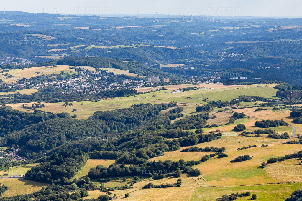 Luftbild: Flugplatz Idar-Oberstein/Göttschied im Ortsteil Göttschied in Idar-Oberstein im Bundesland Rheinland-Pfalz in Deutschland. Foto: IMG_142183.jpg vom 07.07.2024 durch Werner Riehm/FLY-FOTO.de