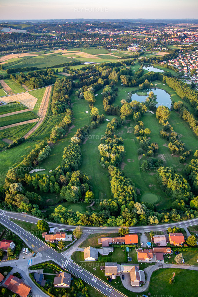 Luftbild: Golf klub Ptuj in Ptuj im Bundesland Slowenien in Slowenien. – Foto: IMG_137422.jpg vom 08.07.2023 durch Werner Riehm/FLY-FOTO.de – Auflösung des Originals: 3445 x 5167 px – Golf klub Ptuj | Golf klub Ptuj