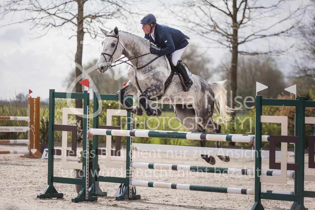 230425_HofSosath_SprPf-M-508 | Deine schönsten Turniermomente als professionelle Fotos! Entdecke hochwertige Pferdesport-Fotografie im Online-Shop. Jetzt Fotos finden & bestellen!