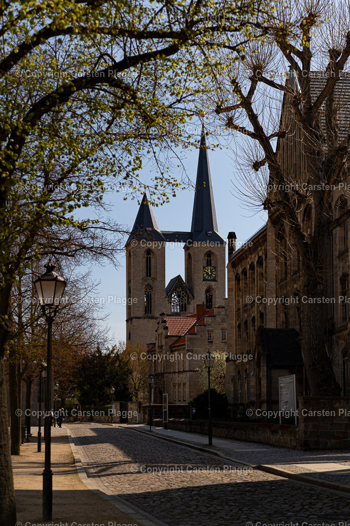 St. Martini Halberstadt Domplatz | Domplatz Halberstadt Blick auf St. Martini - Realisiert mit Pictrs.com