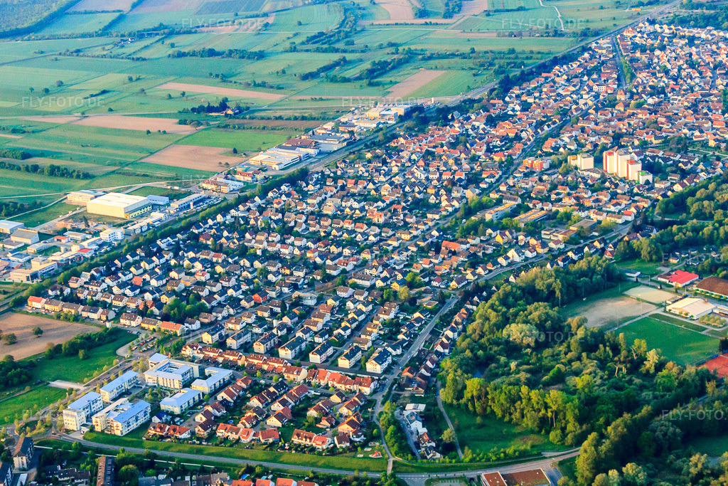 Luftbild: Ortsansicht von Norden im Ortsteil Mörsch in Rheinstetten im Bundesland Baden-Württemberg in Deutschland. Foto: IMG_40253.jpg vom 22.04.2011 durch Werner Riehm/FLY-FOTO.deAuflösung des Originals: 4364 x 2909 px