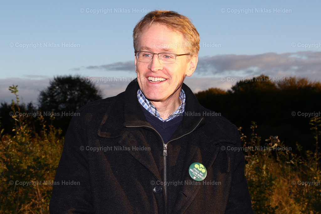 NH_HolsteinKiel_WillerWald_17102023 | Daniel Günther (Ministerpräsident, Schleswig-Holstein) pflanzt Bäume für die Aktion von "Willer Wald".