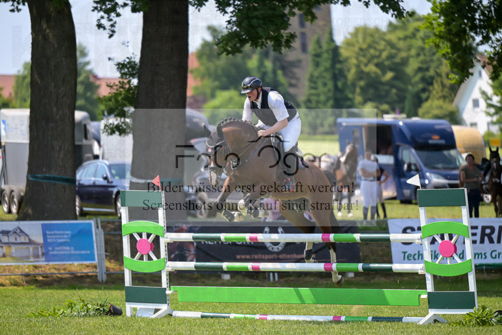 Reitturnier Voxtrup | Entdecke hochwertige Reitturnierfotos von Foto Oger. Professionell, emotional und authentisch – jetzt Lieblingsmomente im Shop bestellen.Deutschlandweite Turnierfotografie. - Realisiert mit Pictrs.com
