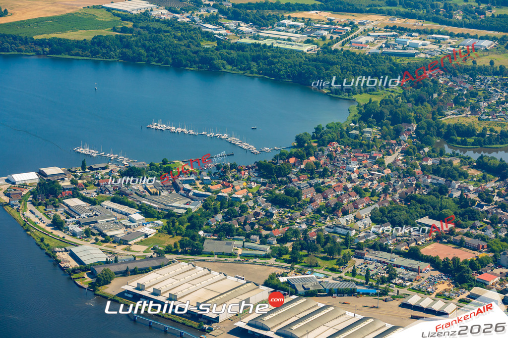 Schlutup Lübeck Bild- Das Luftbild wurde 2025 vom UL-Flugzeug heraus erstellt ( keine Drohne bzw. Drohnenaufnahme ) - Hochauflösende Luftaufnahme -Nicht vergleichbar mit Google Maps oder Satelittenbilder- Die Geschenkidee !Mit Lizenz und Bildrechte bestellbar - CC