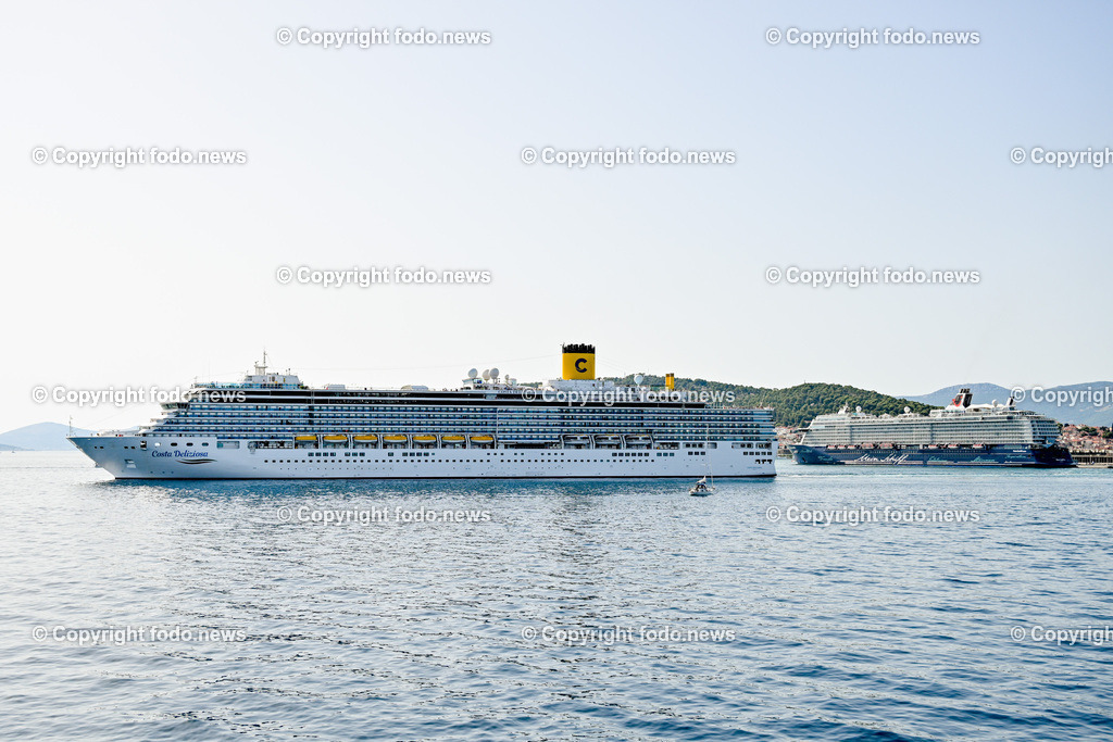 Kroatien_ Split_30.07.2025-3 | 30.07.2025, Kroatien, HRV, Split, Hafen, im Bild Themenbild, Kreuzfahrtschiff, Schiff, Meer, Adria, Touristen, Tourismus, Urlaub, Feature, SymbolbildDie Costa Deliziosa ist ein mittelgroßes Kreuzfahrtschiff der italienischen Reederei Costa Kreuzfahrten. Es wurde 2010 in Dienst gestellt und bietet Platz für bis zu 2.826 Passagiere.