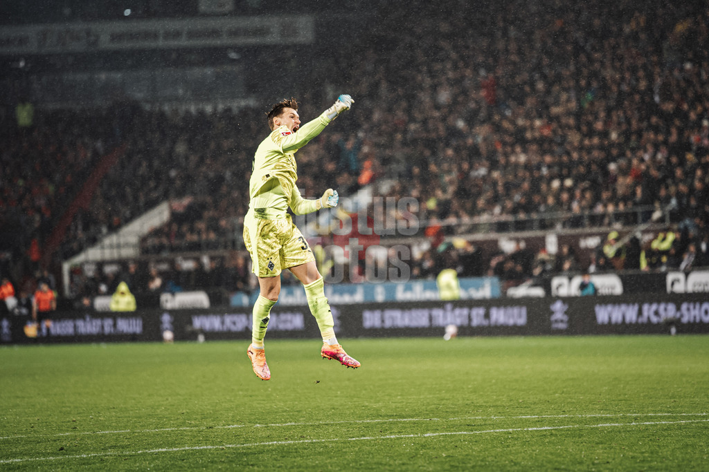 Fußball | Männer | Saison 2025/2026  | Fußball-Bundesliga | 09. Spieltag | FC St. Pauli vs. Borussia Mönchengladbach | 01.11.2025 | Moritz Nicolas (#33, Borussia Mönchengladbach) jubelt nach einem Tor