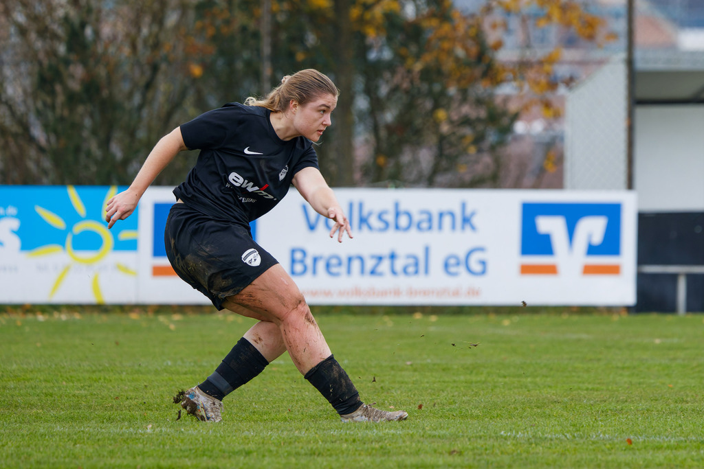 HOHFCH_251109_7052 | 1.FC Heidenheim 1846 II vs. GAST, Fußball, Frauen, Bezirksliga, 2025/2026, X. Spieltag, 03.10.2025 in Heidenheim, Kunstrasen b. Voith-Arena West(Foto: Michael Bulling) - Realisiert mit Pictrs.com