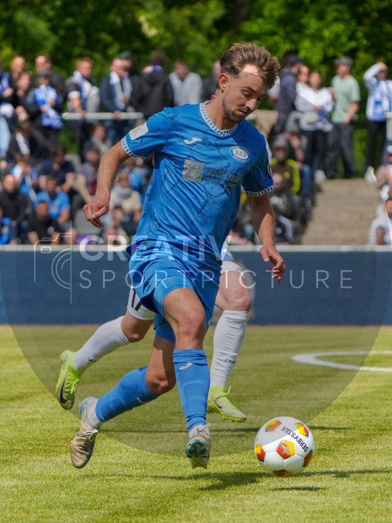 Fußball, Herren, Saison 2024/2025, Finaltag der Amateure 2025, Landespokal Brandenburg, Finale, VfB 1921 Krieschow vs. RSV Eintracht 1949, Samstag 24.05.2025, Volksparkstadion Neuruppin, | Fußball, Herren, Saison 2024/2025, Finaltag der Amateure 2025, Landespokal Brandenburg, Finale, VfB 1921 Krieschow vs. RSV Eintracht 1949, Samstag 24.05.2025, Volksparkstadion Neuruppin, Im Bild: Tim Göth (RSV) - Realisiert mit Pictrs.com
