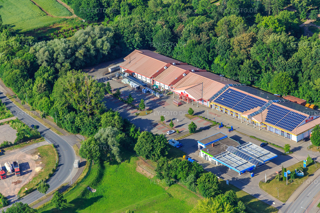 Luftbild: Thomas Philipps Quedlinburg, Teppichrampe oHG in Quedlinburg im Bundesland Sachsen-Anhalt in Deutschland. Foto: IMG_148266.jpg vom 14.06.2025 durch Werner Riehm/FLY-FOTO.deWWW.THOMAS-PHILIPPS.DE