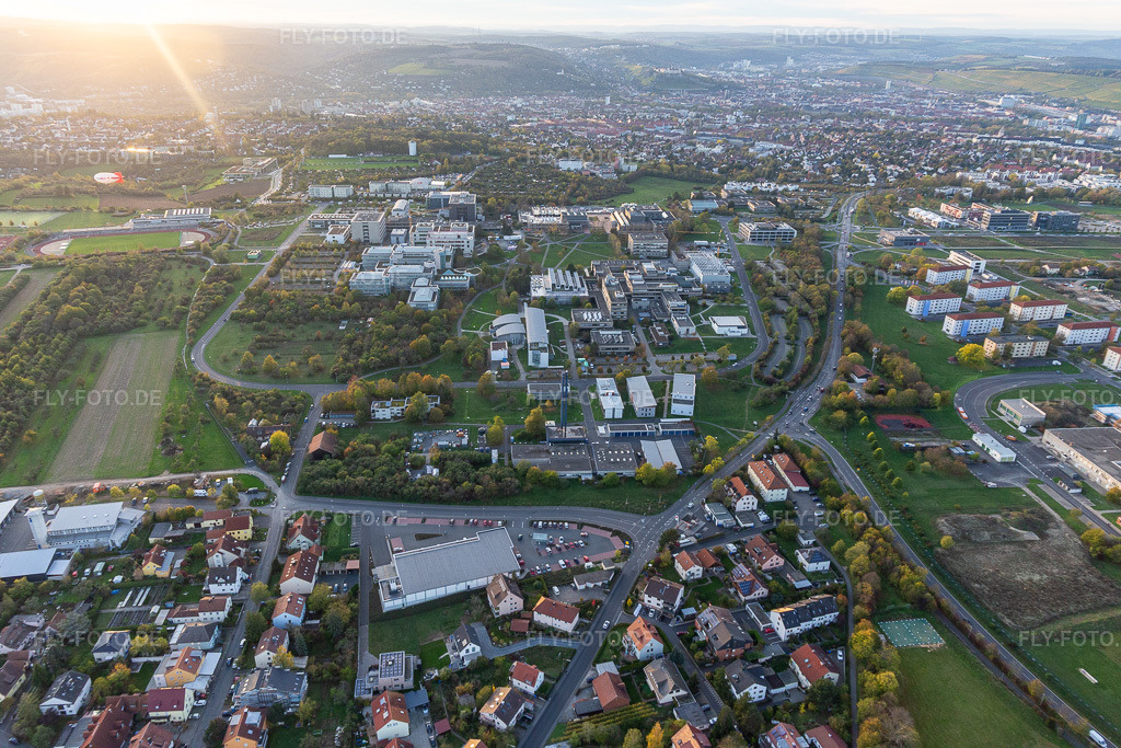 Luftbild: Julius-Maximiliansuniversität, Biozentrum im Ortsteil Frauenland in Würzburg im Bundesland Bayern in Deutschland. Foto: IMG_119734.jpg vom 26.10.2019 durch Werner Riehm/FLY-FOTO.de