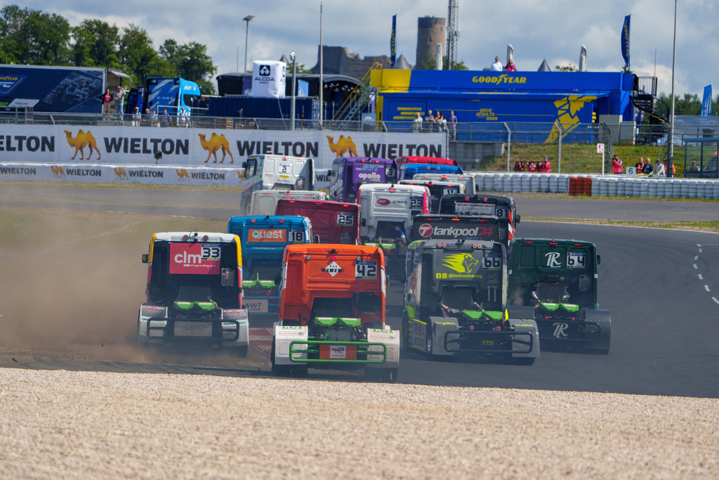 A7408060 | 14.07.2024 Goodyear FIA European Truck Racing Championship (ETRC) NürburgringBild: Ausfahrt Castrol-S Kurz nach dem Start - Realisiert mit Pictrs.com