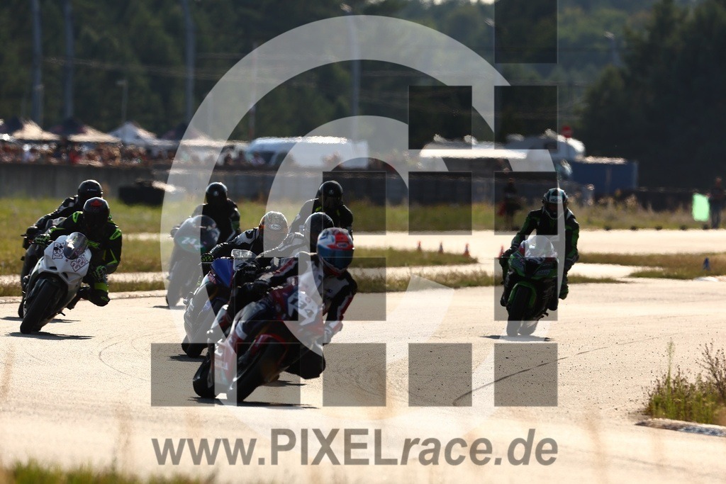 start-20240803_05199 | Schöne Erinnerungen an spannende Momente - das festzuhalten ist unser Job. PIXELrace.de ist seit 2003 auf den Rennstrecken Europas unterwegs um die Action draußen beim Fahren und die wunderbare Stimmung imm Fahrerlager für euch einzufangen.