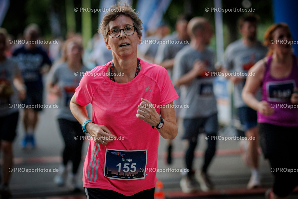 Sparda-Bank Nachtlauf Bonn; Bonn, 18.06.2025 | Impressionen vom Sparda-Bank Nachtlauf Bonn am 18.06.2025 in Bonn (Nordrhein-Westfalen). 