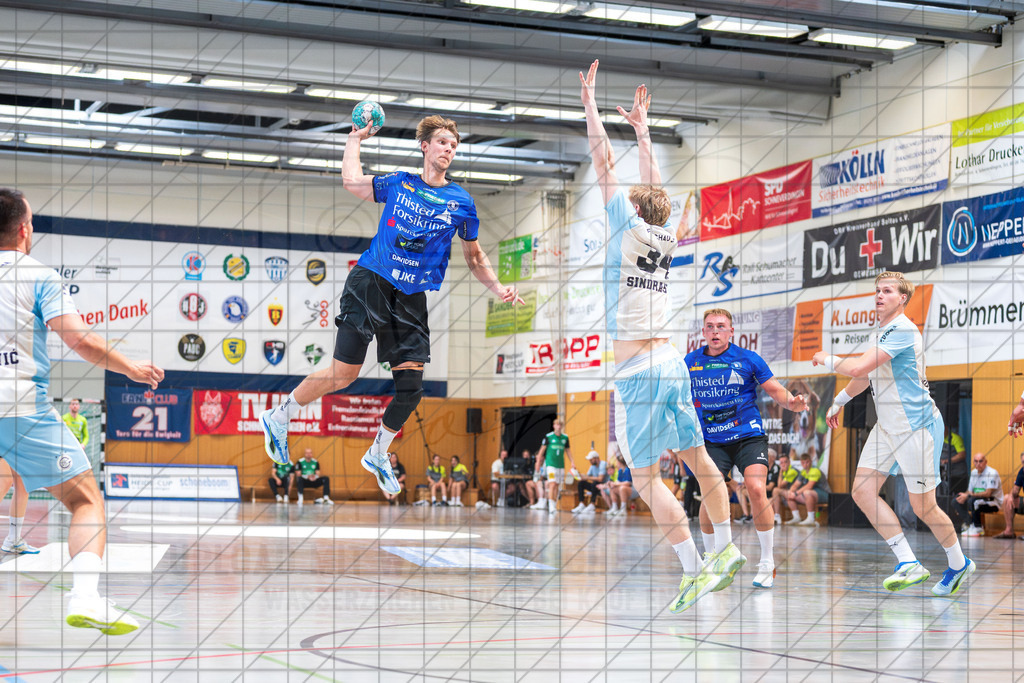 IHC 2026 - VfL Gummersbach vs. Mors-Thy Håndbold | Oliver Sonne Wosniak (Mors-Thy Håndbold #17); IHC 2026 - VfL Gummersbach vs. Mors-Thy Håndbold am 09.08.26 in Sporthalle KGS, Schneverdingen - Realisiert mit Pictrs.com
