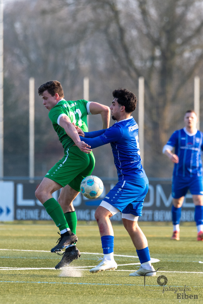 FC Rastede-Hansa Friesoythe | FC Rastede (blau)-Hansa Friesoythe (grün) am 09.02.2025 in Rastede (Sportanlage Kötterswegs), Photo: Philip Eiben 2025 - Realisiert mit Pictrs.com