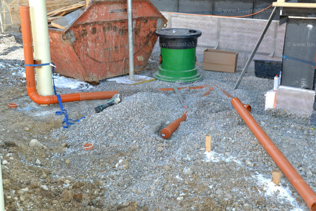 bib-lg03-abwasserkanal-0117 | Nach LV-Leistungsgruppen sortierte Detailfotos über den Bau eines Hauses. Alle Hausbau-Bilder direkt vom Urheber und Autor der Website Haus-Selber-Bauen.com