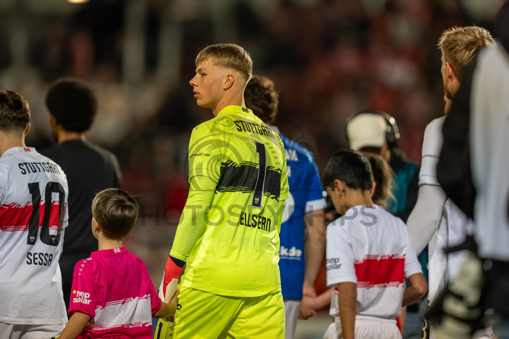 VfB Stuttgart II vs. FC Energie Cottbus, Fussball, 3.Liga, 27. Spieltag, Saison 2025/2026, 03.03.2026 | Florian Pascal Hellstern (VfB Stuttgart II, #01),VfB Stuttgart II vs. FC Energie Cottbus, Fussball, 3.Liga, 27. Spieltag, Saison 2025/2026, 03.03.2026Foto: photosbyphips/Philip Ziegler