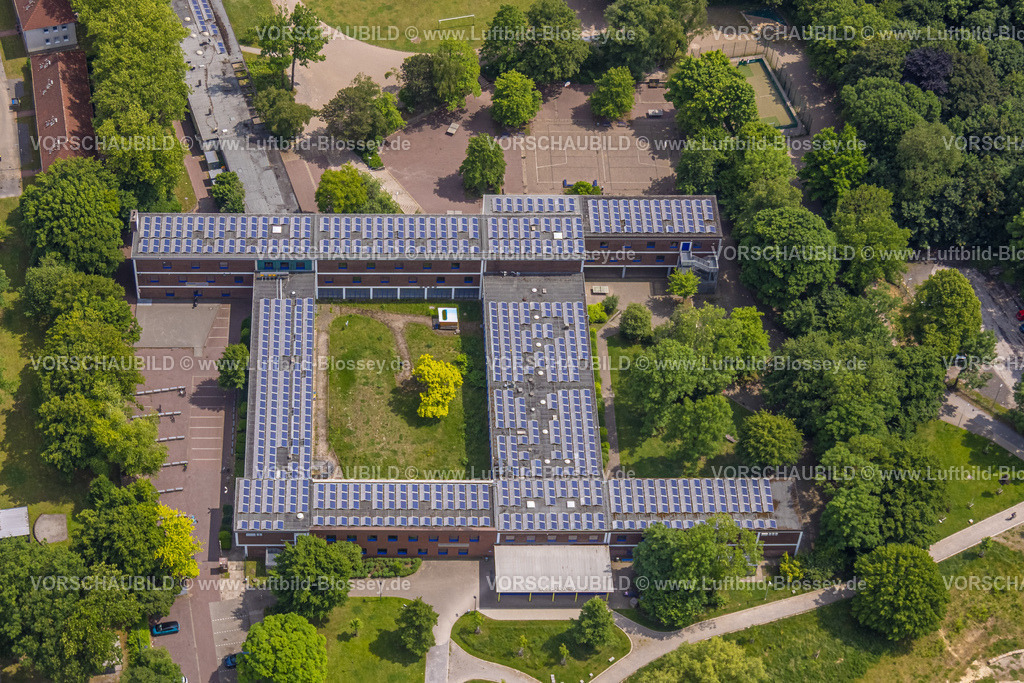 Herne250602030 | Luftbild, Otto-Hahn-Gymnasium, Dach mit Solarpaneelen, Sodingen, Herne, Ruhrgebiet, Nordrhein-Westfalen, Deutschland