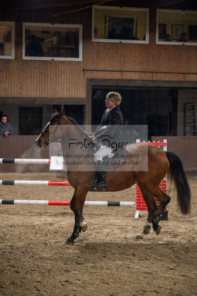 Hallenreittunier Voxtrup 2023 | Entdecke hochwertige Reitturnierfotos von Foto Oger. Professionell, emotional und authentisch – jetzt Lieblingsmomente im Shop bestellen.Deutschlandweite Turnierfotografie. - Realisiert mit Pictrs.com