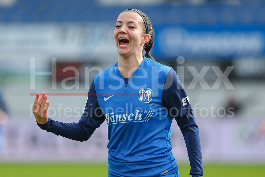 Fussball, 2. Frauen-Bundesliga, SV Meppen - FC Ingolstadt 04 | v.li.: Torschützin Vildan Kardesler (SV Meppen, 27) mit Torjubel, Jubel, jubeln, jubelt, optimistisch, Spielszene, Highlight, Freude über das Tor zum 2:0, DIE DFB-RICHTLINIEN UNTERSAGEN JEGLICHE NUTZUNG VON FOTOS ALS SEQUENZBILDER UND/ODER VIDEOÄHNLICHE FOTOSTRECKEN. DFB REGULATIONS PROHIBIT ANY USE OF PHOTOGRAPHS AS IMAGE SEQUENCES AND/OR QUASI-VIDEO.