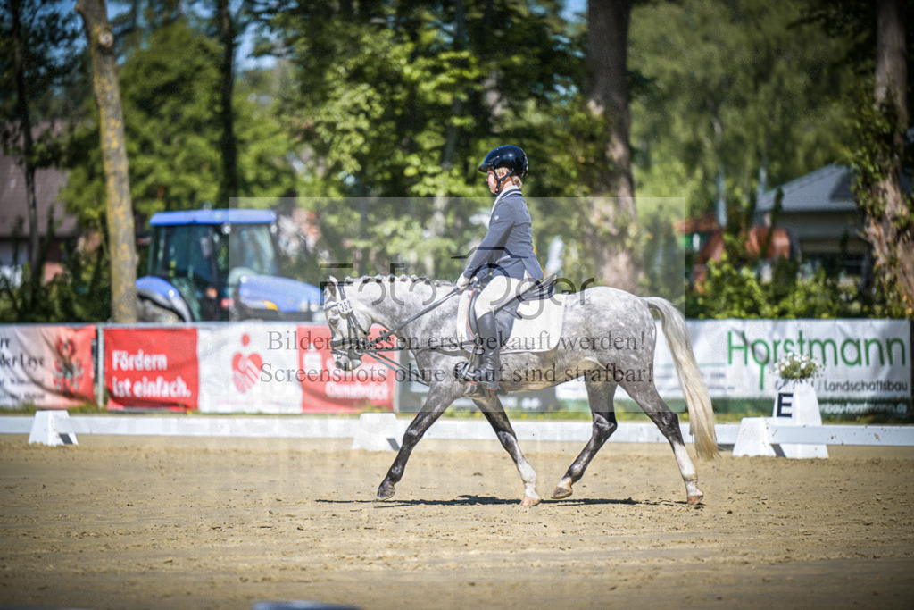 DOS_8324 | Entdecke hochwertige Reitturnierfotos von Foto Oger. Professionell, emotional und authentisch – jetzt Lieblingsmomente im Shop bestellen.Deutschlandweite Turnierfotografie. - Realisiert mit Pictrs.com
