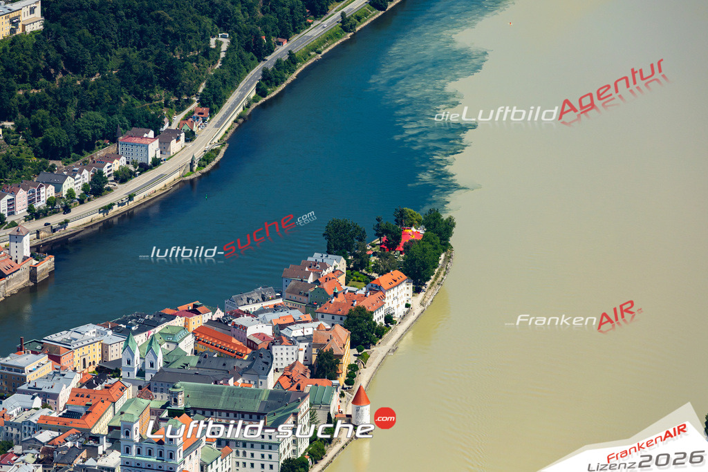 Die Luftaufnahme Dreiftüsseeck - Passau wurde 2022 vom Flugzeug aus (keine Drohne) erstellt. Hohe Auflösung -für große Poster und Wandbilder geeignet - Garantiert!