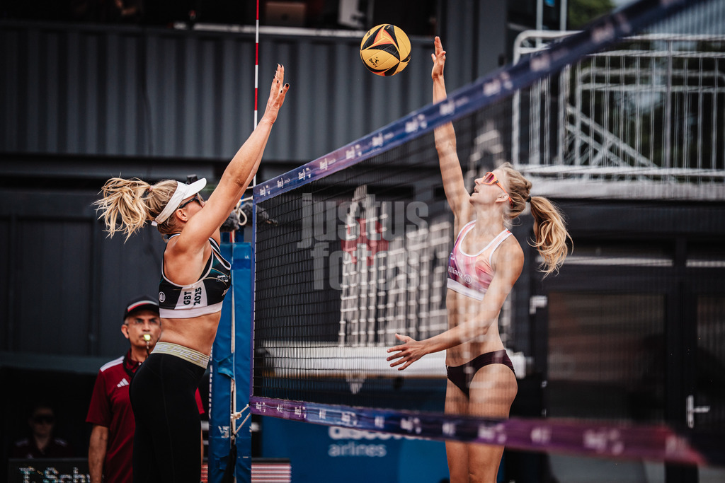 Beachvolleyball | Frauen | Allianz German Beach Tour 2025 | Tourstop München | 04.07.2025 | v.l. Chenoa Christ gegen Nele Barber