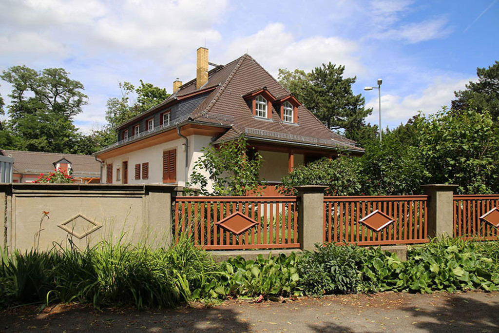 Mariannenpark - Betriebshof | Entdecke über 20 Kategorien Leipzig-Motive: Foto-Downloads, hochwertige Poster, Leinwand- & Fine-Art-Prints. Jetzt Lieblingsfoto im Bildlexikon Leipzig Shop bestellen!