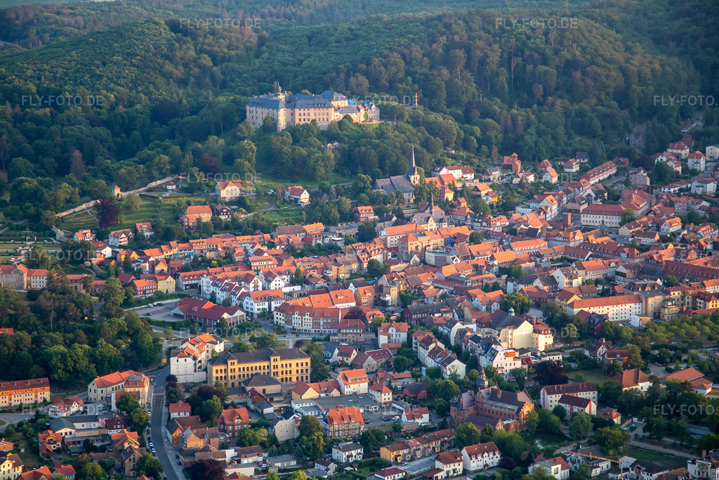 Luftbild: Schlosshotel Blankenburg in Blankenburg im Bundesland Sachsen-Anhalt in Deutschland. – Foto: IMG_136567.jpg vom 17.06.2023 durch Werner Riehm/FLY-FOTO.de – Auflösung des Originals: 5472 x 3648 px – Schloss Blankenburg