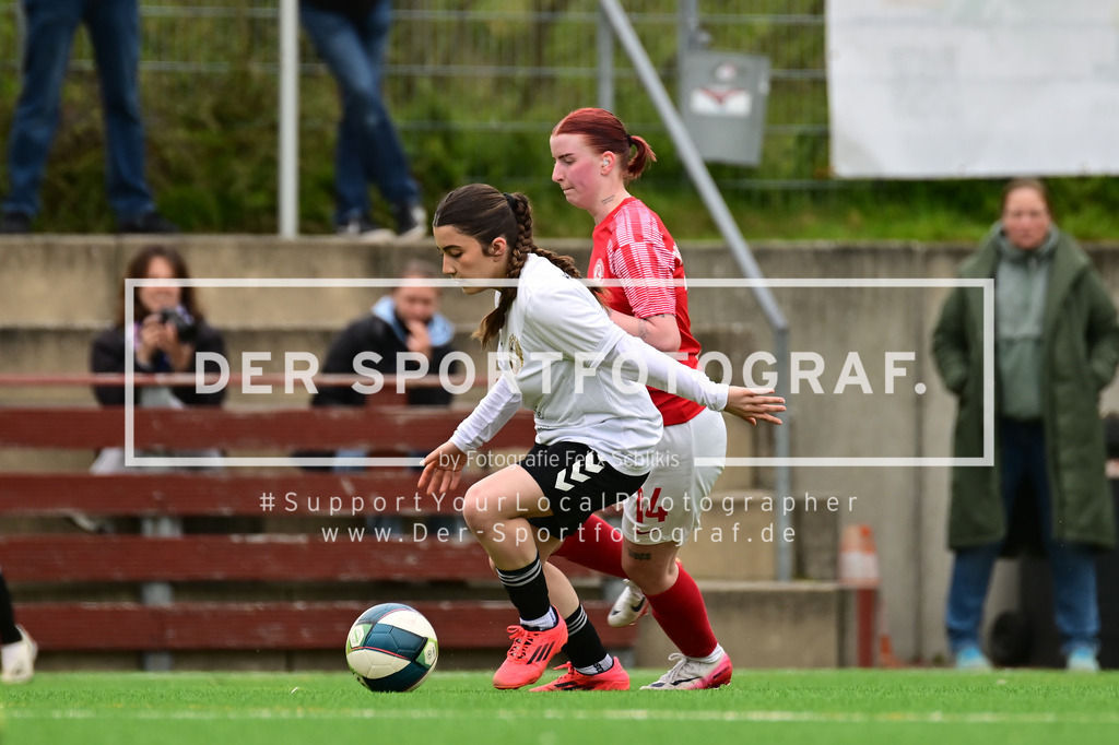 Fußball I Frauen I Saison 2025-2026 I Bezirksliga I 21. Spieltag I Harburger TB - Rahlstedter SC I 166641 | Der Sportfotograf. - Realisiert mit Pictrs.com