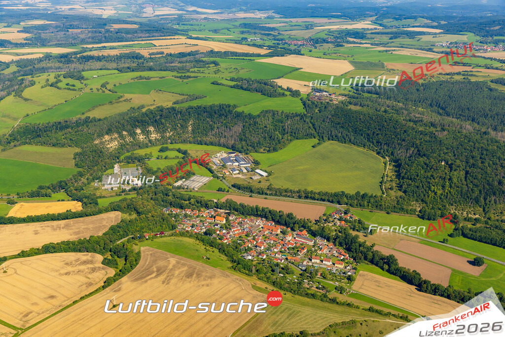 Luftbild der Stadt Henfstädt - Das Luftbild wurde 2025 vom UL-Flugzeug heraus erstellt ( keine Drohnenaufnahme ) - Hochauflösende Luftaufnahme - für Wandbilder und großformatige Ausdrucke geeignet. Das besondere Geschenk!Hier alle&nbsp;Infos zur Lizenzierung der LuftaufnahmeWir fliegen auch dieses Jahr wieder in Ihre Region um Luftbilder zu erstellen.- Luftbild anfragen
